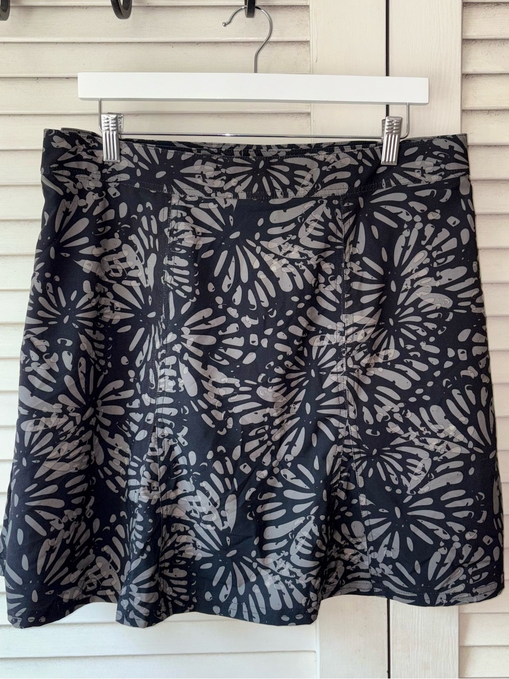 RipSkirt Hawaii Length 2 Wrap Skirt Large Black Gray Floral Quick Dry - Picture 3 of 7